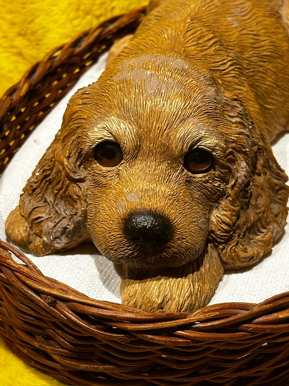 Sandicast Cocker Spaniel Puppy 1983 Signed Sandra Brue Tan Dog 10” Wicker Basket